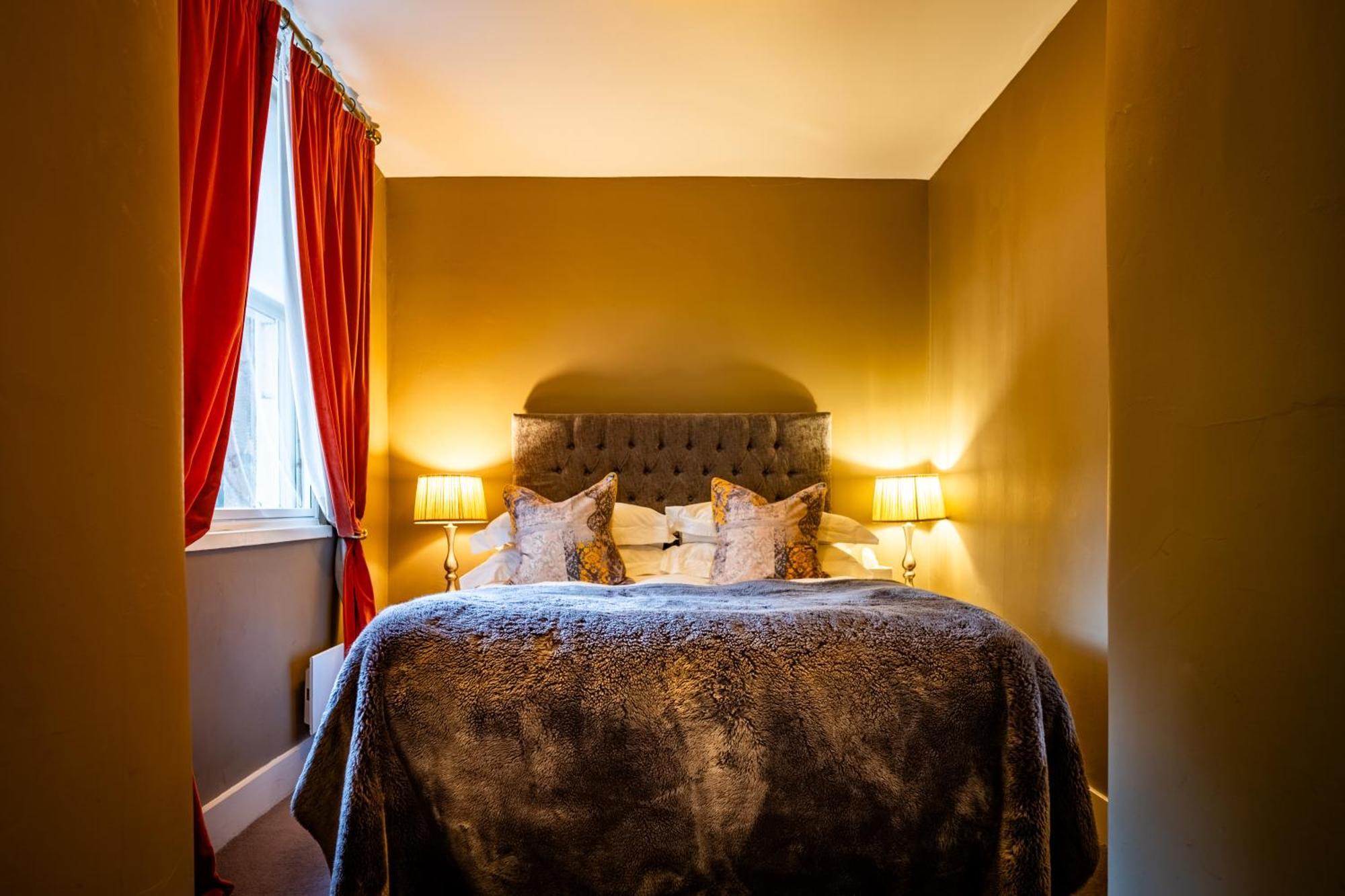 Six Brunton Place Couette-café